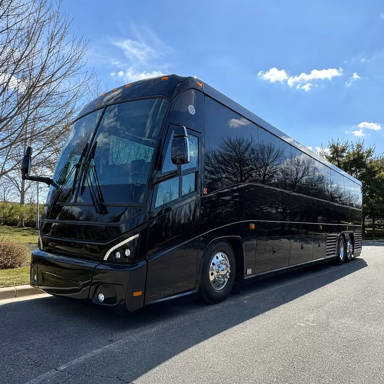 charter bus rentals to the oncenter war memorial arena in syracuse