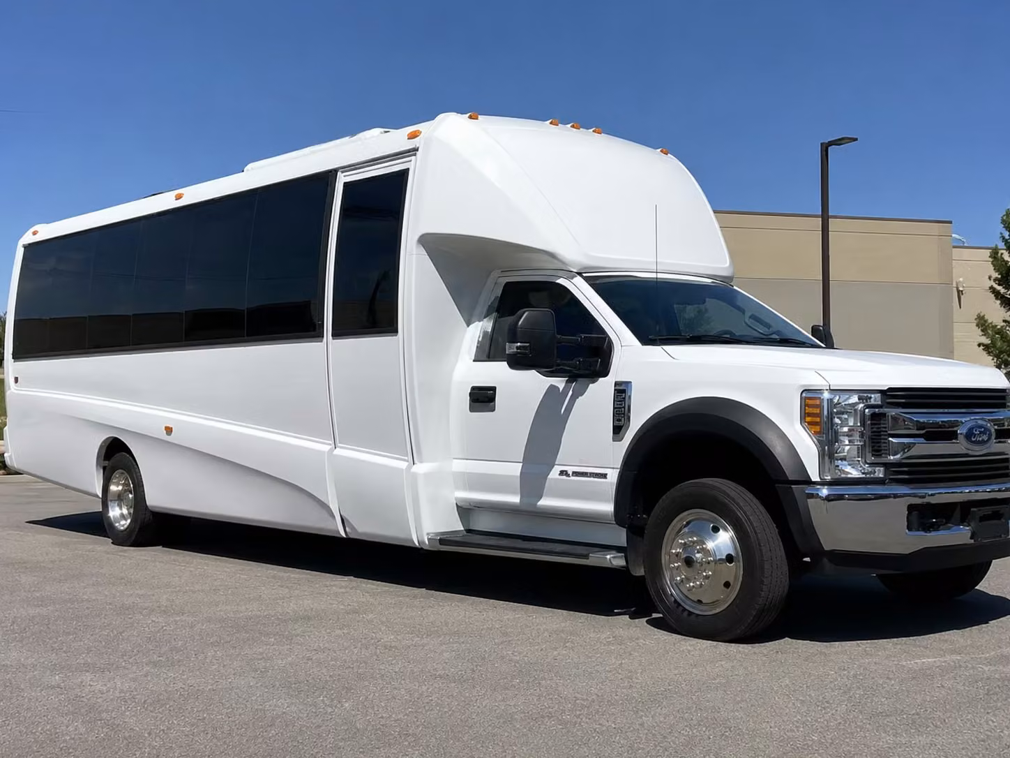 syracuse 18 passenger minibus rental