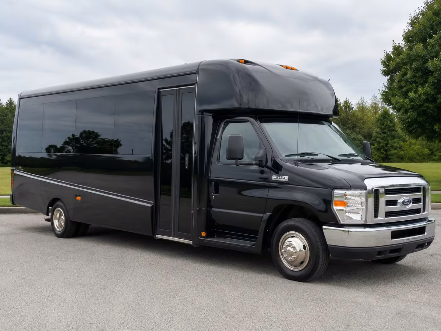 syracuse 20 passenger minibus rental